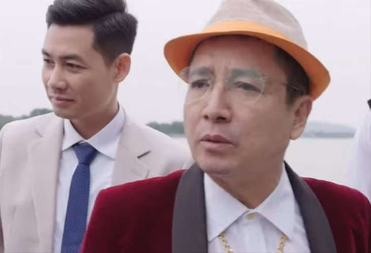 Nghệ sĩ Chí Trung (phải) lần đầu tham gia đóng Đại gia chân đất