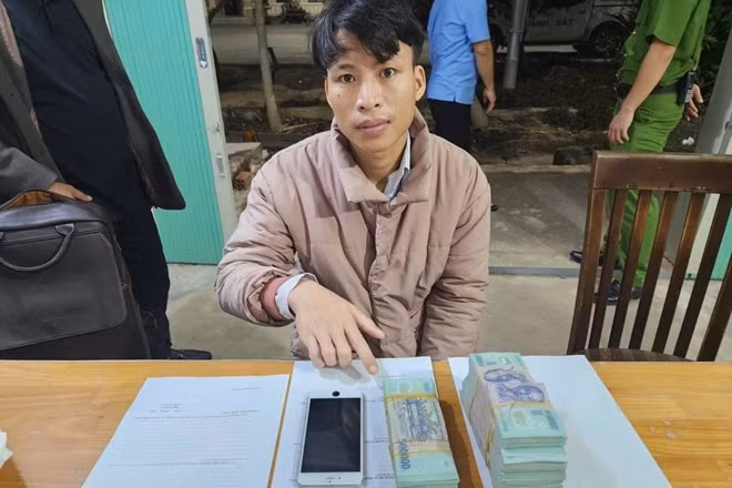 Đối tượng trộm cắp tài sản cùng tang vật. Ảnh: Công an cung cấp