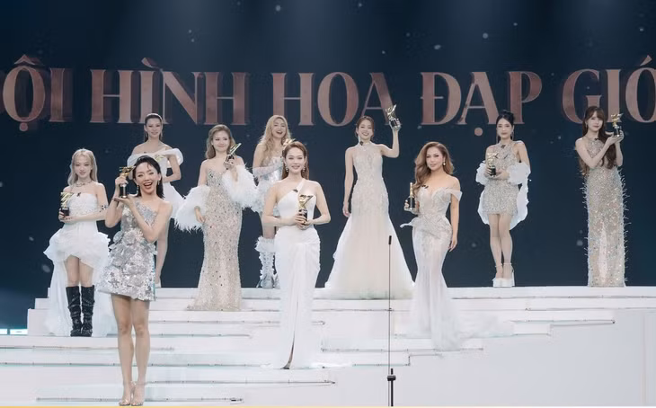 10 thành viên đội hình Hoa đạp gió.
