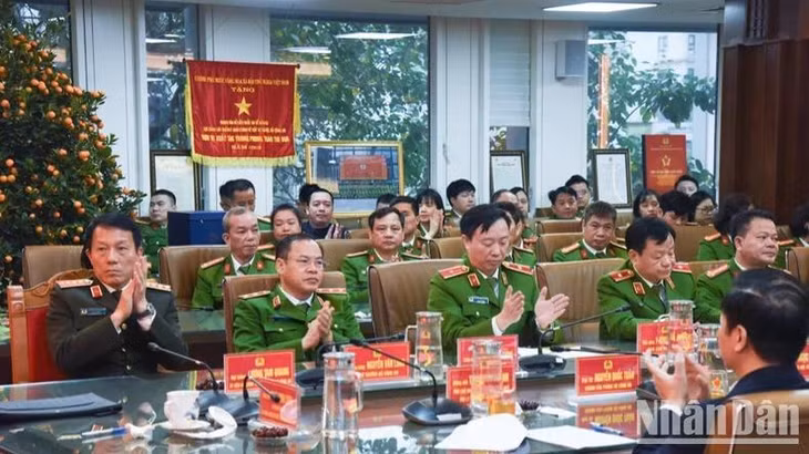 Lãnh đạo Bộ Công an, Cục Cảnh sát quản lý hành chính về trật tự xã hội tham dự sự kiện. (Ảnh: TRẦN HẢI)