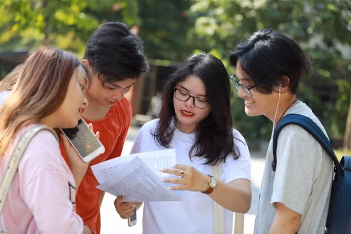 Trước khi diễn ra kỳ tuyển sinh riêng, các trường đại học công bố đề tham khảo để thí sinh dễ dàng tiếp cận, làm quen. (Ảnh minh hoạ)