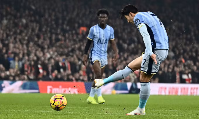 Son Heung-min mở tỷ số cho Tottenham. Ảnh: Reuters