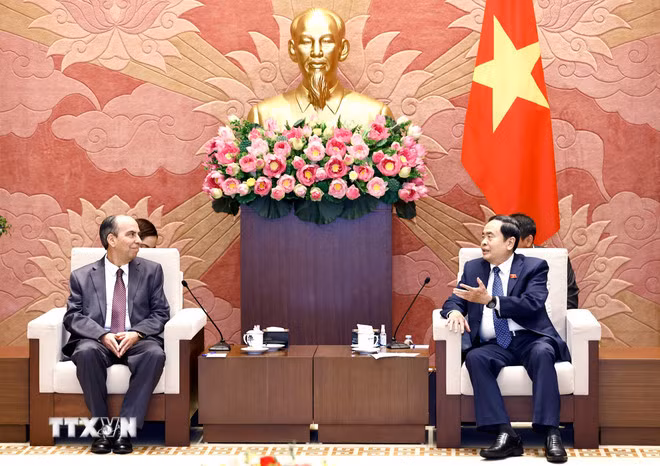 Chủ tịch Quốc hội Trần Thanh Mẫn tiếp Đại sứ Cuba tại Việt Nam Rogelio Polanco Fuentes. (Ảnh: Doãn Tấn/TTXVN)