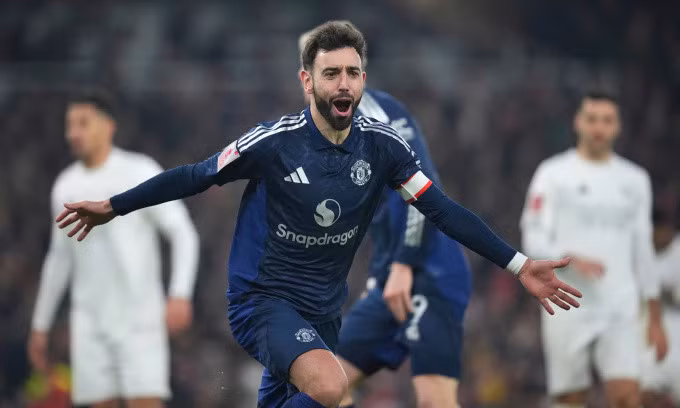 Bruno Fernandes mừng bàn mở tỷ số. Ảnh: AP
