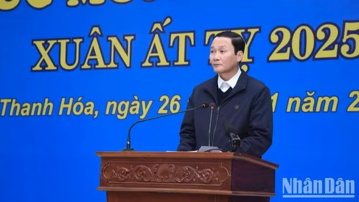 Chủ tịch Uỷ ban nhân dân tỉnh Thanh Hoá Đỗ Minh Tuấn phát biểu ý kiến tại chương trình. (Ảnh: TRẦN HẢI)