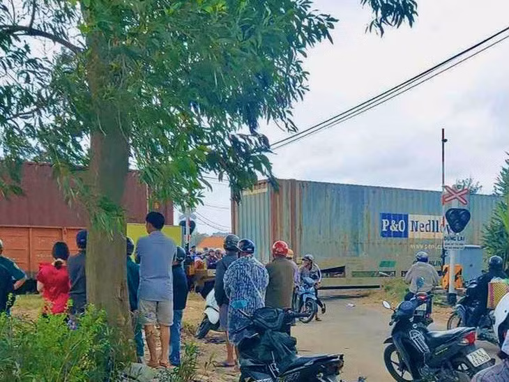 Hiện trường vụ tai nạn giữa tàu hỏa và người đi bộ tại xã Bình Kiến, TP Tuy Hòa - Ảnh: Người dân cung cấp