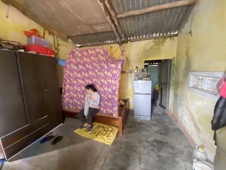 Ngôi nhà của vợ chồng Thành nghèo xơ xác - Ảnh: B.D.