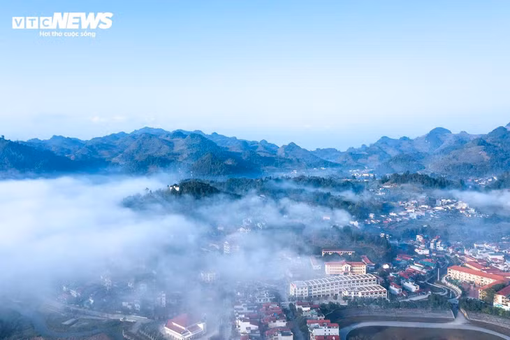 Lên cao nguyên Bắc Hà ngắm biển mây trắng huyền ảo ảnh 5