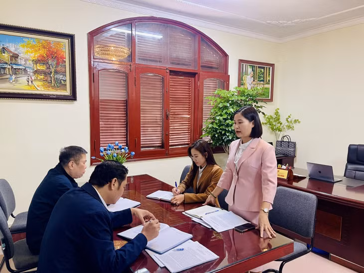 Ban Tuyên giáo Thành ủy Móng Cái tổ chức quán triệt chủ trương về sắp xếp, tinh gọn tổ chức bộ máy tới cán bộ, công chức trong cơ quan.