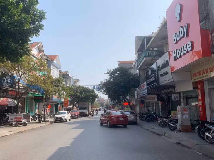 Các tuyến đường của huyện Vân Đồn đều đảm bảo vệ sinh môi trường, góp phần tạo mỹ quan đô thị những ngày trước, trong và sau Tết.