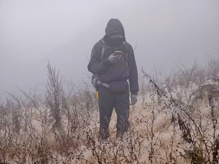 Du khách trekking Lảo Thần ngày 11/1. Ảnh: Nguyễn Trọng Cung