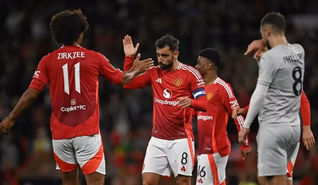 Man Utd sẵn sàng bán mọi cầu thủ.
