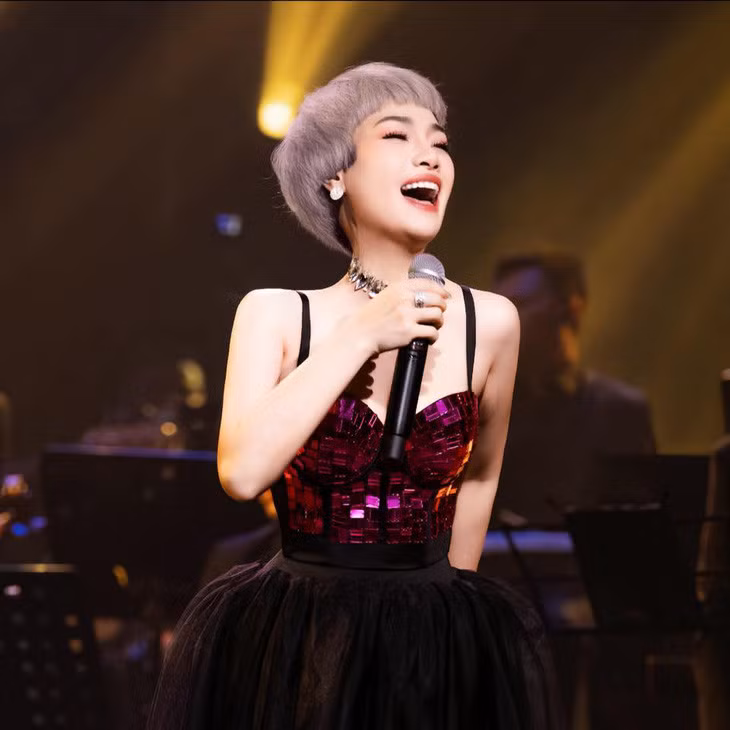 Ca sĩ Ngọc Khuê gắn với biệt danh "chuồn chuồn ớt" sau Sao Mai 2003 - Ảnh: FBNV