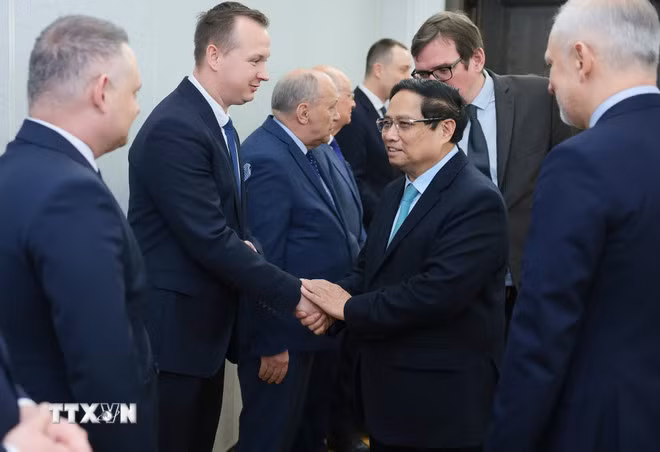 Thủ tướng Phạm Minh Chính tiếp lãnh đạo Nhóm Nghị sỹ Hữu nghị Ba Lan-Việt Nam. (Ảnh: Dương Giang/TTXVN)