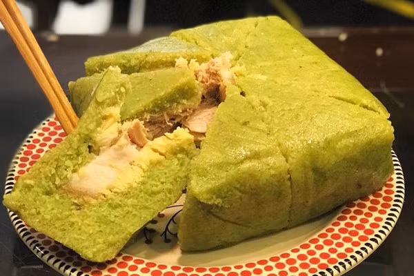 Ăn bánh chưng bị mốc có thể tiềm ẩn nguy cơ ngộ độc, ung thư rất cao. Ảnh minh họa.