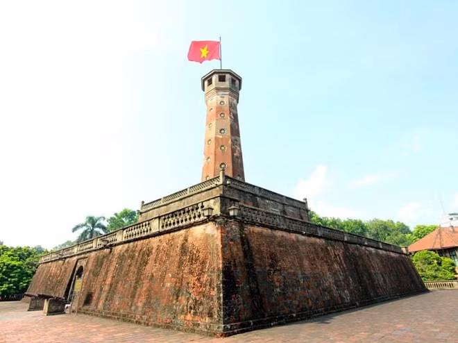 Hãy dẫn trẻ thăm quan các bảo tàng, di tích để trẻ hiểu rõ hơn về lịch sử. Ảnh: Laodong