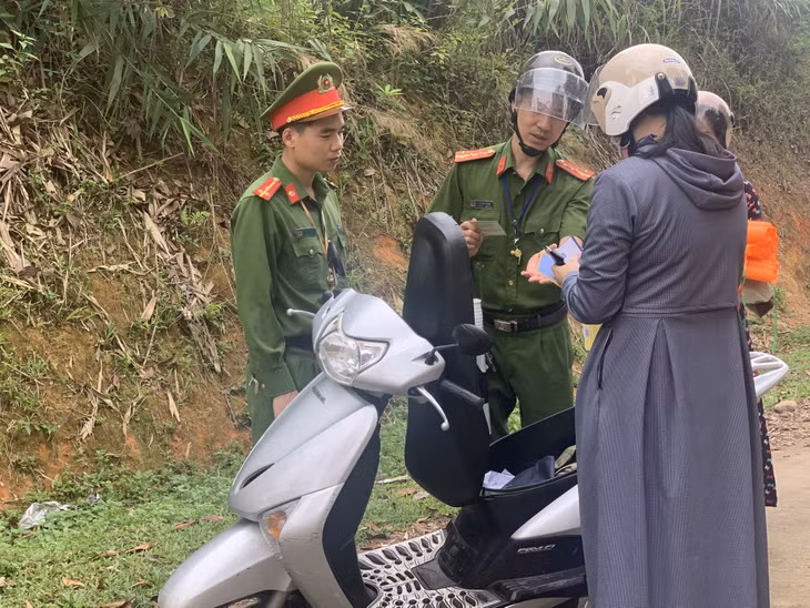 Công an xã Phong Dụ (huyện Tiên Yên) tuần tra, kiểm soát, đảm bảo ANTT, ATGT trên địa bàn.