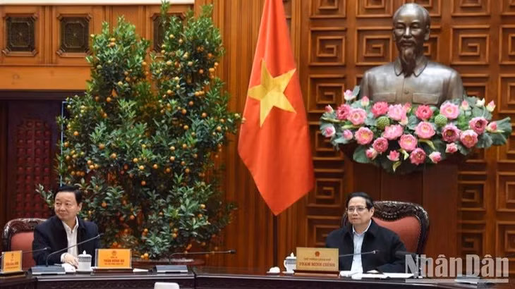 Thủ tướng Phạm Minh Chính chủ trì cuộc họp. (Ảnh: TRẦN HẢI)