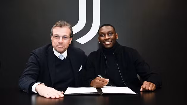 Juventus thông báo đón Muani