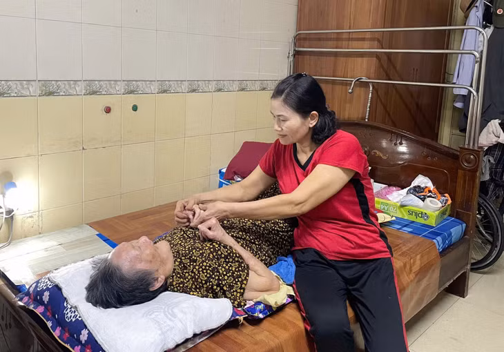 Tất cả các đối tượng bảo trợ xã hội trên địa bàn TP Cẩm Phả đều được quan tâm, chăm lo Tết. (Ảnh: Đối tượng bảo trợ xã hội tại phường Cẩm Trung)