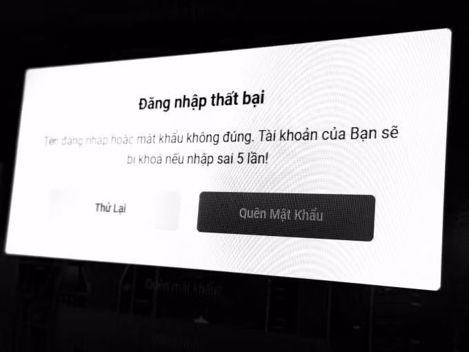 Giao diện đăng nhập của một ngân hàng, thông báo sẽ khóa tài khoản nếu nhập sai 5 lần. Ảnh: Lưu Quý