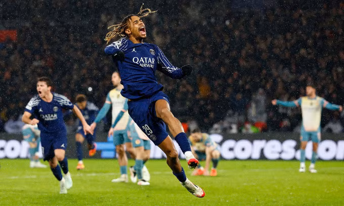 Barcola mừng bàn gỡ hòa 2-2 cho PSG trước Man City. Ảnh: Reuters