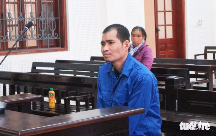 Bị cáo Lo Văn Dương tại phiên tòa ngày 14/1 - Ảnh: TRÀ PHƯƠNG