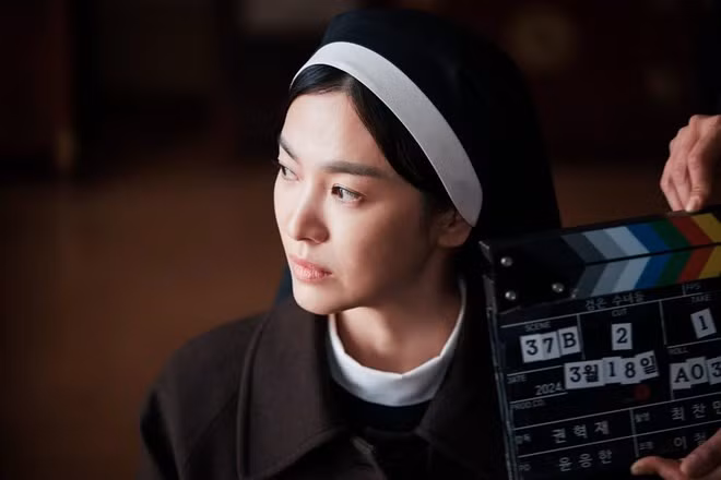 Song Hye Kyo đóng vai nữ tu Junia trong "Dark Nuns". Ảnh: Nhà sản xuất