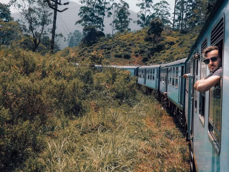 Tàu Thống Nhất vào danh sách 9 đoàn tàu đáng trải nghiệm 2025 ảnh 7