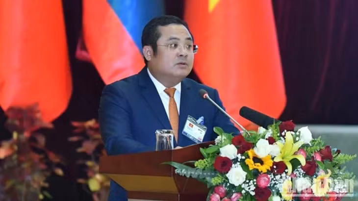 Chủ tịch Hội đồng thành viên Tập đoàn Hoá chất Việt Nam (VINACHEM) Phùng Quang Hiệp phát biểu ý kiến tại Hội nghị. (Ảnh: THANH GIANG)