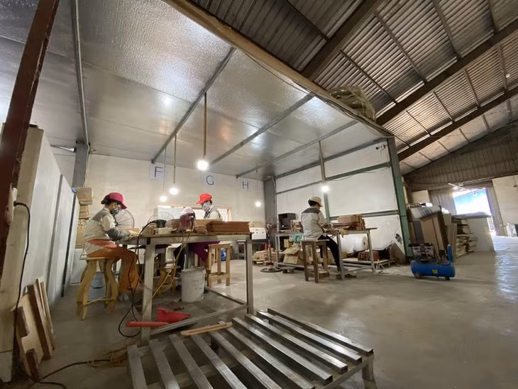 Xuất khẩu gỗ trong năm 2025 phụ thuộc vào nhiều yếu tố: sự phục hồi kinh tế toàn cầu, nhu cầu tiêu dùng tại các thị trường... - Ảnh: VGP/Đỗ Hương