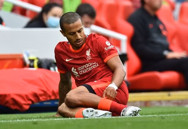 Cơn bão chấn thương càn quét Liverpool.