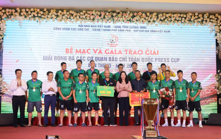 Đội Đài TH Việt Nam nhận giải Nhì.