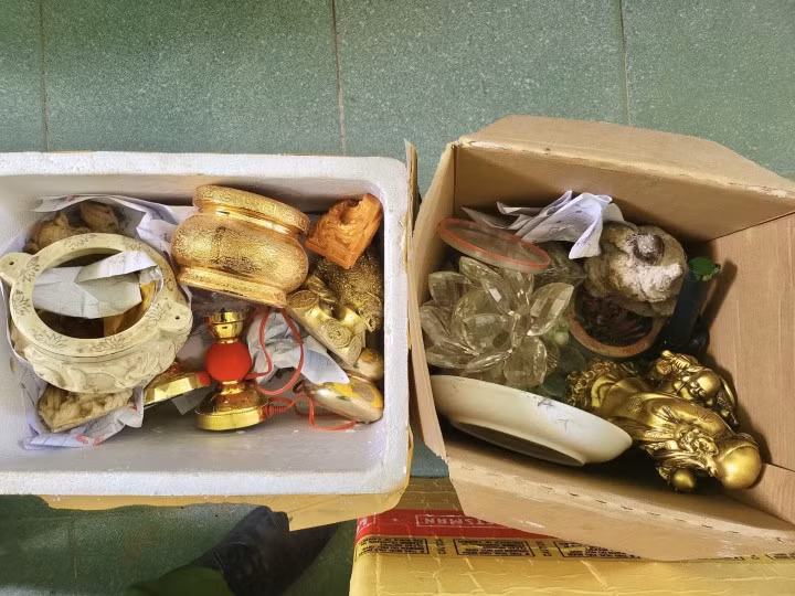 Nhiều vật dụng được phát hiện trong phòng trọ nghi là nơi ở cuối cùng của nạn nhân.