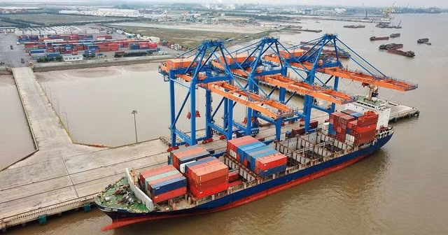 Điều chỉnh thẩm quyền quản lý nhà nước tại cảng, bến thủy.