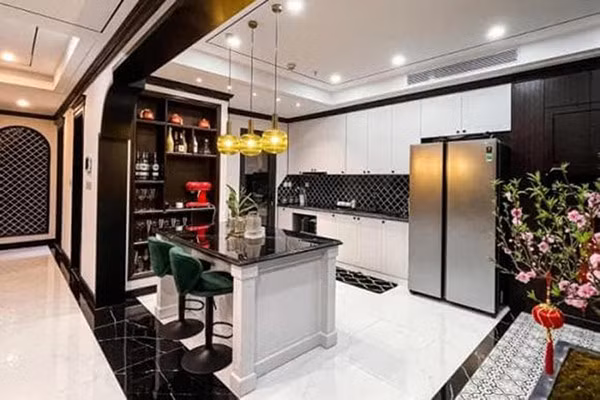Tất cả nội thất đều có thiết kế châu Âu sang trọng, được cô bố trí, sắp xếp hợp lý theo phong cách hiện đại, màu sắc tinh tế.