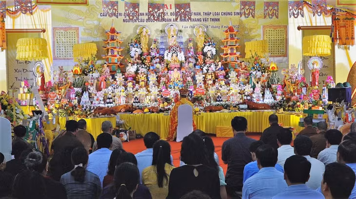 Giáo hội Phật giáo huyện Vân Đồn tổ chức Đại lễ cầu siêu tri ân các anh hùng liệt sỹ, đồng bào tử nạn, thập loại chúng sinh nguyện cầu quốc thái dân an, nhân khang vật thịnh.