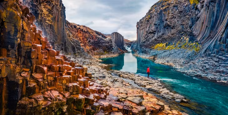 Hẻm núi đẹp siêu thực ở Iceland ảnh 9 Hem nui Studlagil o Iceland anh 12