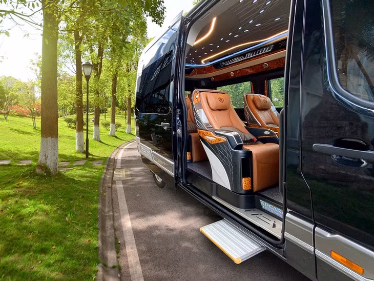 Bộ GTVT khẳng định Nghị định số 47 không ảnh hưởng đến hoạt động kinh doanh vận tải, kể cả các loại xe limousine. Ảnh: Dcar.
