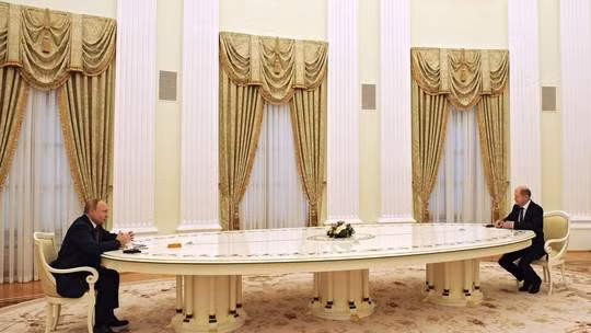 Tổng thống Nga Vladimir Putin và Thủ tướng Đức Olaf Scholz gặp nhau tại Moskva, Nga ngày 15/2. Ảnh: Global Look Press