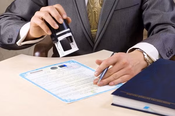 Ý nghĩa của việc dịch và công chứng văn bản, giấy tờ.