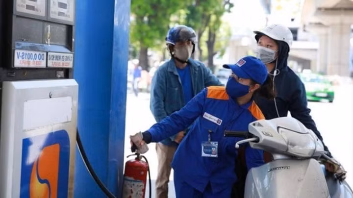 Xăng dầu bán lẻ dược dự báo tăng giá trong kỳ điều hành tới. (Ảnh minh họa)