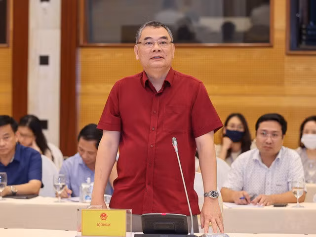 Trung tướng Tô Ân Xô, Chánh Văn phòng Bộ Công an: Sẽ ghi ở phần bổ sung ghi chú trong hộ chiếu nơi sinh của công dân nếu cần thiết - Ảnh: VGP/Nhật Bắc