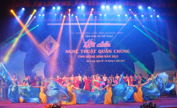 Tiết mục của Đoàn nghệ thuật quần chúng TP Hạ Long.
