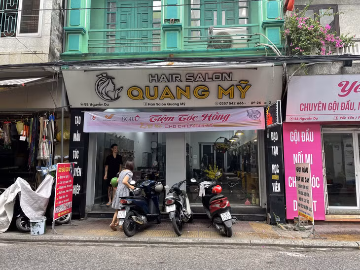 "Tiệm tóc hồng - Dệt tóc cho chiến binh K" tại phường Trần Phú (TP Cẩm Phả).