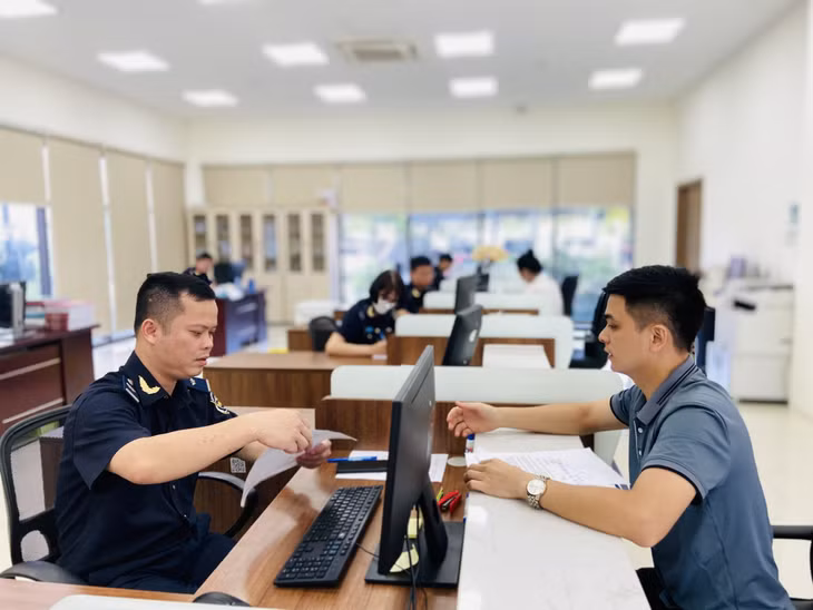 CBCC Chi cục HQCK Cảng Hòn Gai hướng dẫn doanh nghiệp thực hiện thủ tục thông quan hàng hóa.