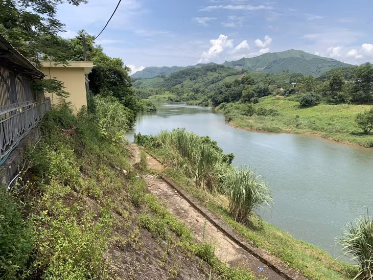 Mong muốn của người dân khu 1, thị thị Ba Chẽ là sớm triển khai thi công tuyến kè chống sạt bờ sông Ba Chẽ để ổn định cuộc sống