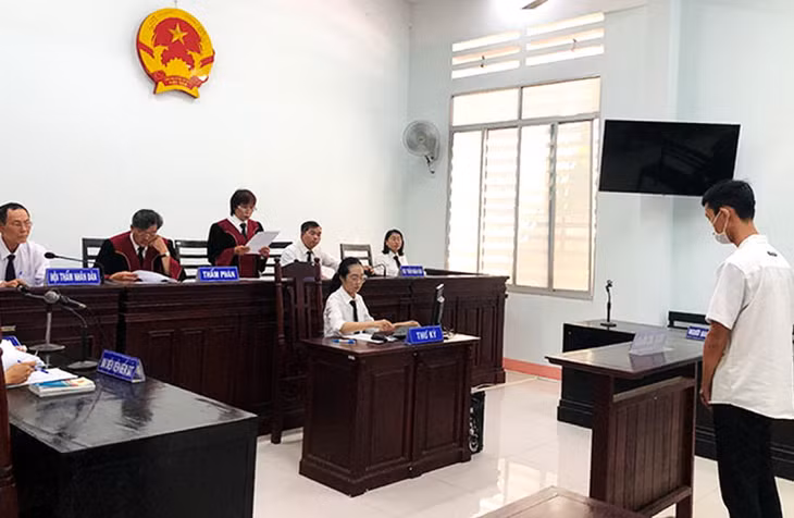 Bị cáo Nguyễn Minh Đăng tại phiên tòa sơ thẩm. Ảnh : N.V