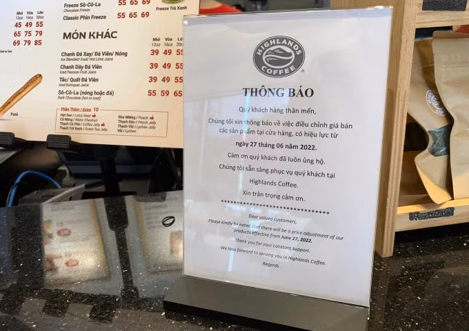 Chuỗi đồ uống Highlands Coffee thông báo tăng giá 10-15% ở một số sản phẩm hồi tháng 6 và giữ nguyên giá tới hiện tại. Ảnh: Quỳnh Trần