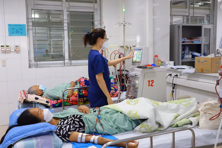 Bệnh nhân điều trị tại Khoa Thận lọc máu, Bệnh viện Bãi Cháy.
